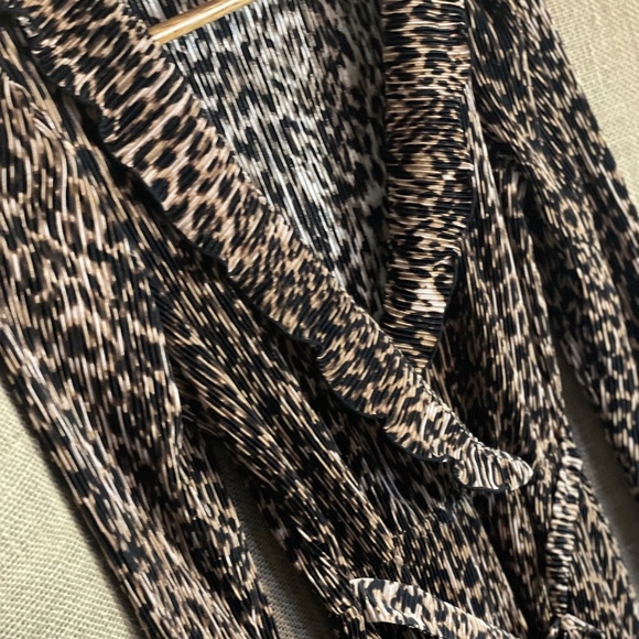NWT! women's ASOS DESIGN plisse frill wrap mini dress leopard - Picture 8 of 10